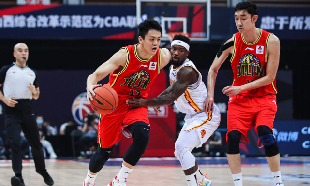 里程碑夜!巴塞罗那强势反弹,CBA常规赛赛后刷纪录,悬念犹存,轮换策略成焦点的简单介绍-ayx