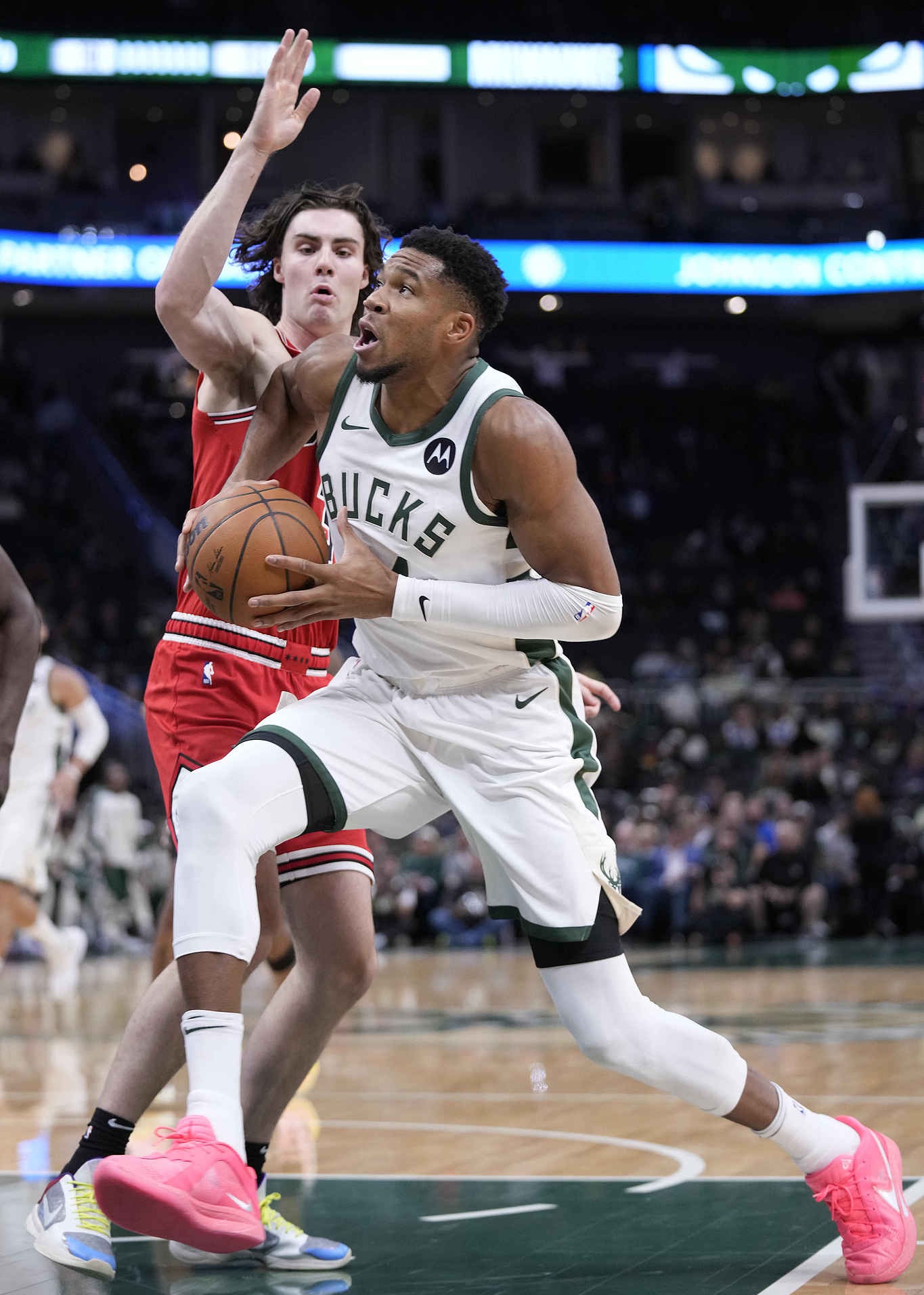 关于密尔沃基雄鹿发布备战花絮，今晨队长鼓劲，欧篮联任务艰巨，纪律约束更严格的信息-爱游戏娱乐