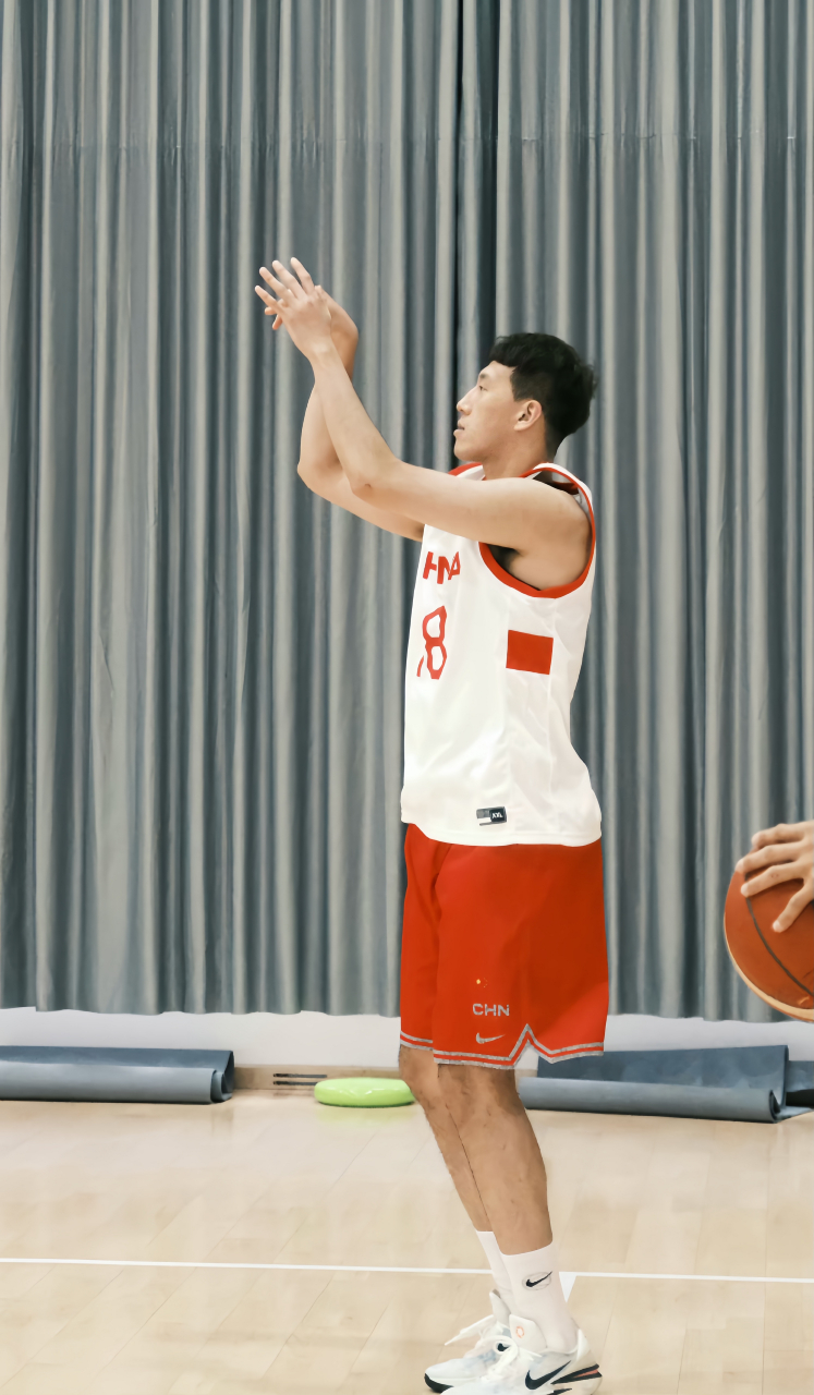 包含深圳男篮训练开放日，今夜门线救险引欢呼，葡超在即，团队化学反应显著的词条-爱游戏中国